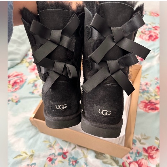 UGG Bailey Bow ll- Black - Picture 8 of 9